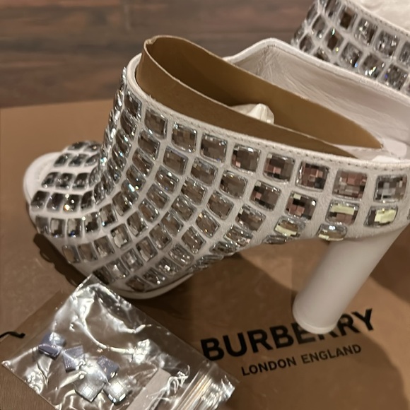 New authentic Burberry shoes - Picture 7 of 11